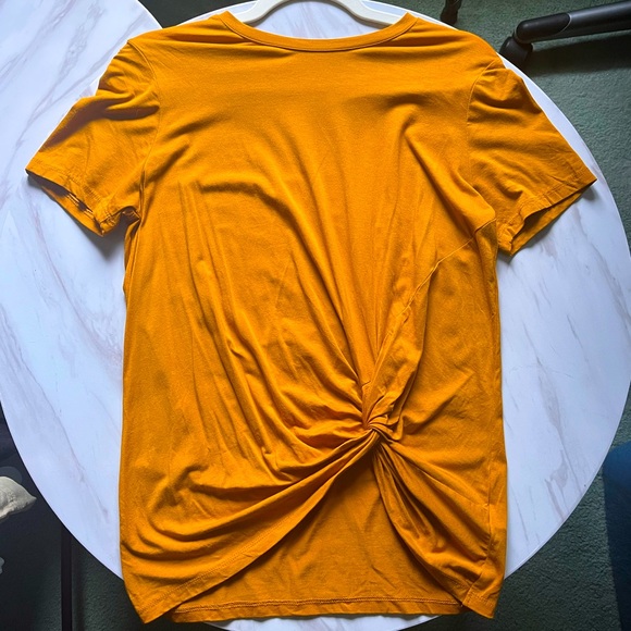 ✨NWOT✨ Dex Tied Tee - Picture 1 of 5